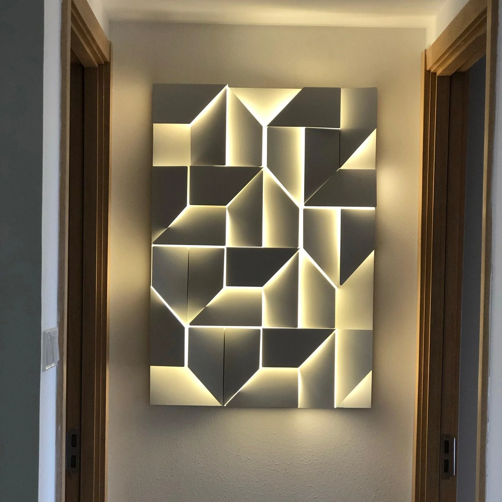 Shadows Grand Sconce - Image 40