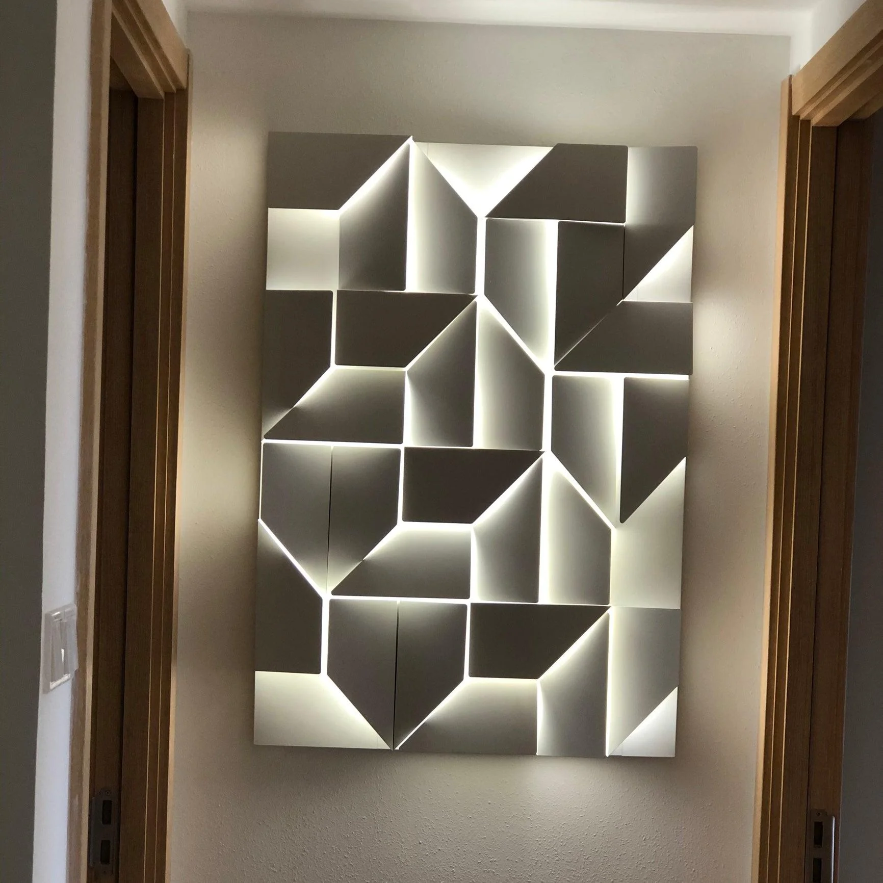 Shadows Grand Sconce - Image 43