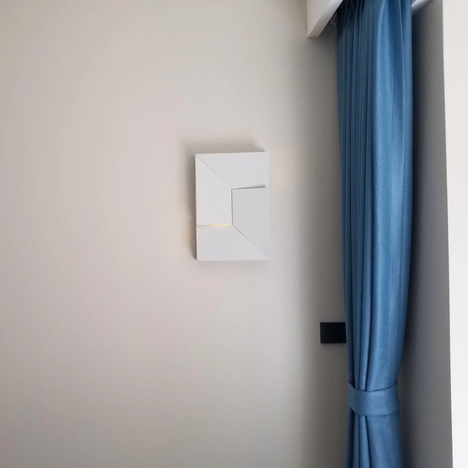 Shadows Grand Sconce - Image 53