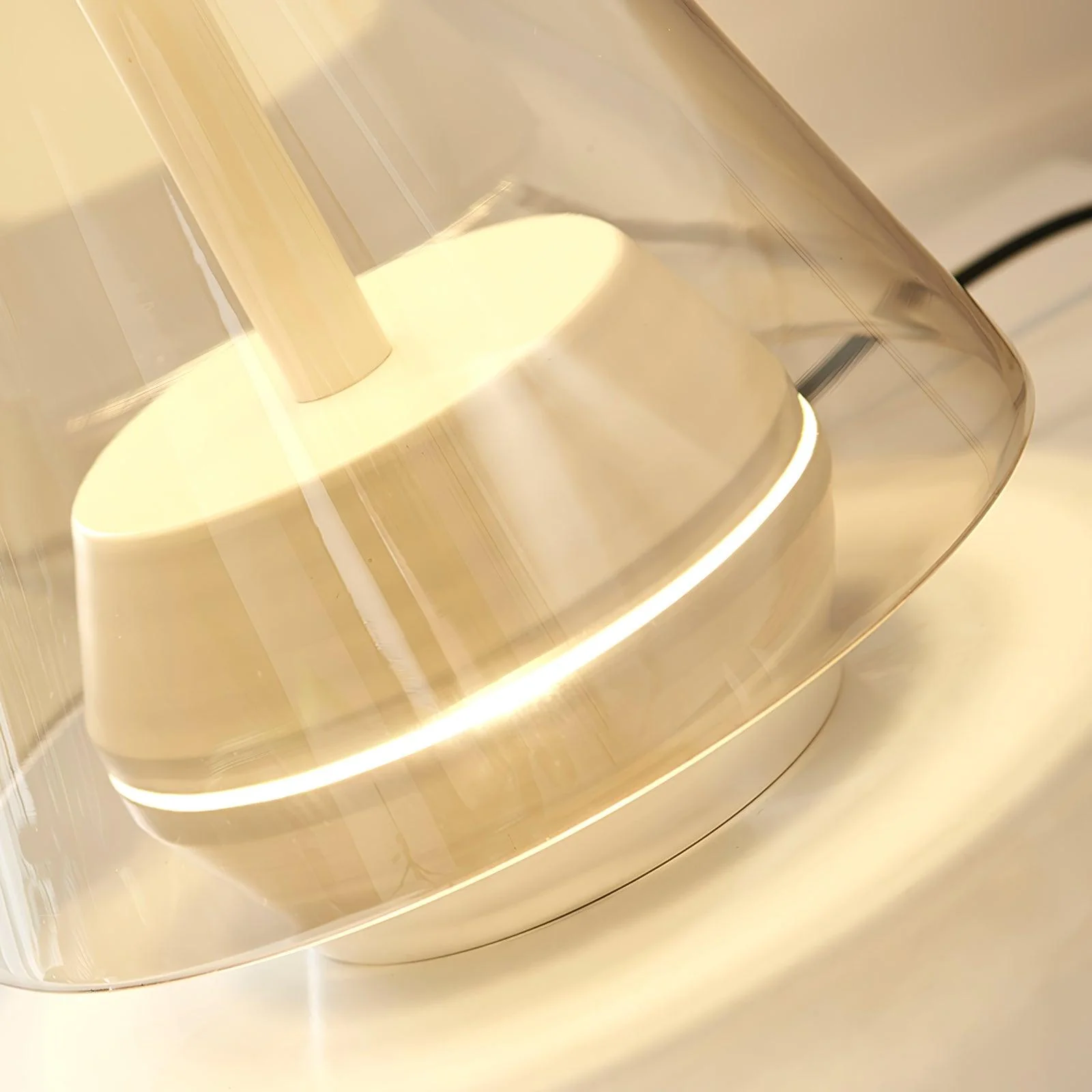 Shuttle Built-in Battery Table Lamp - Image 7