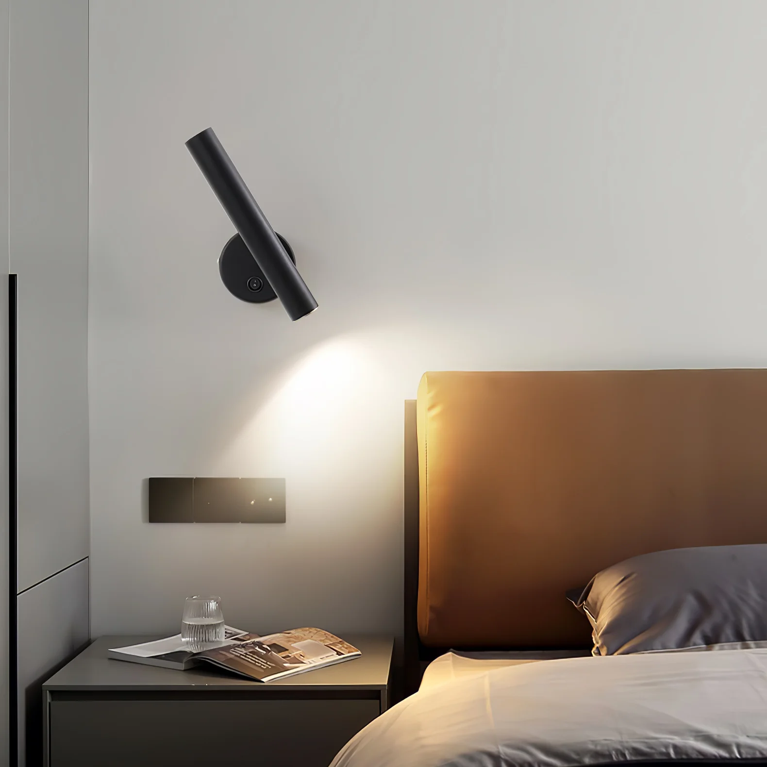 Slender Adjustable Wall Lamp - Image 2