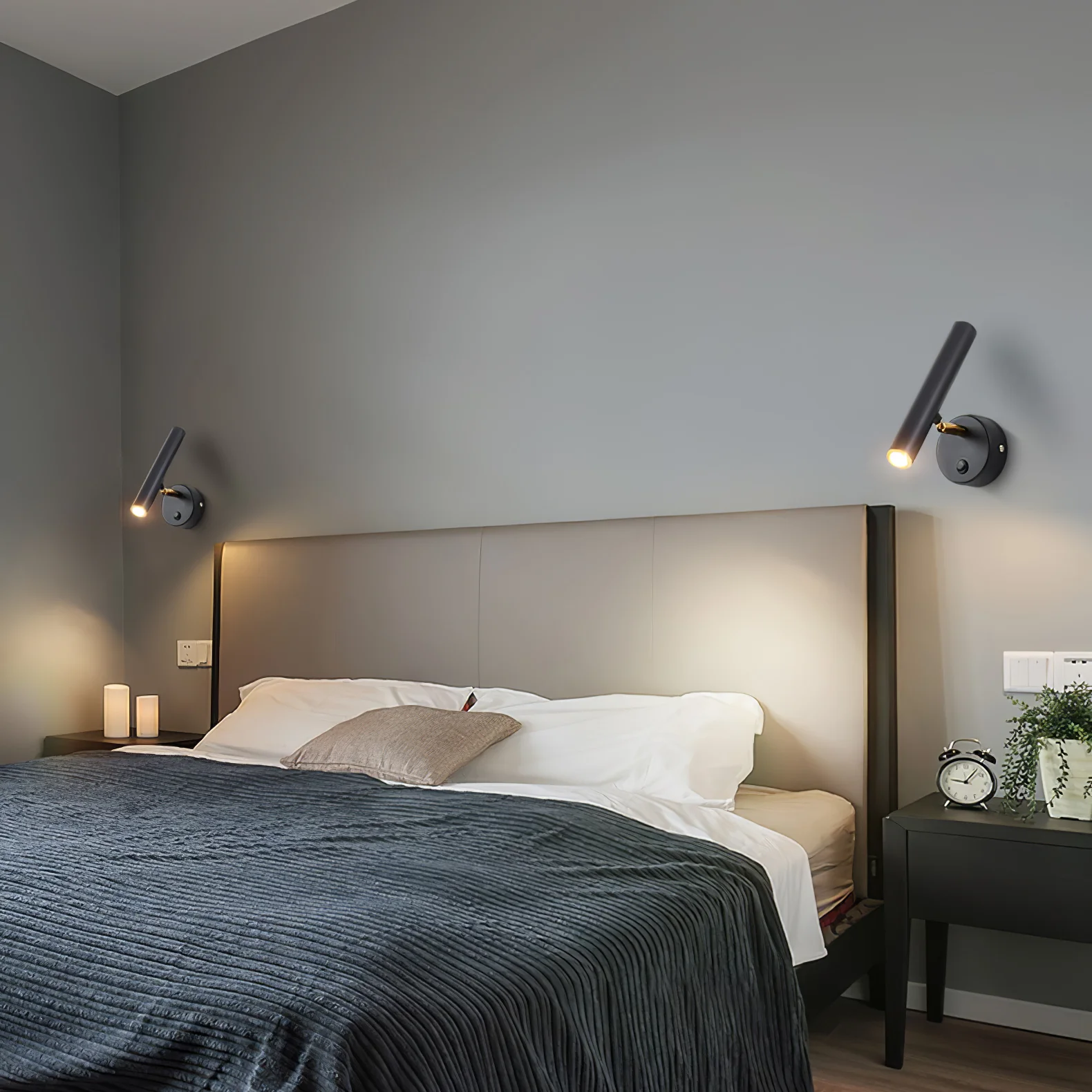 Slender Adjustable Wall Lamp - Image 4