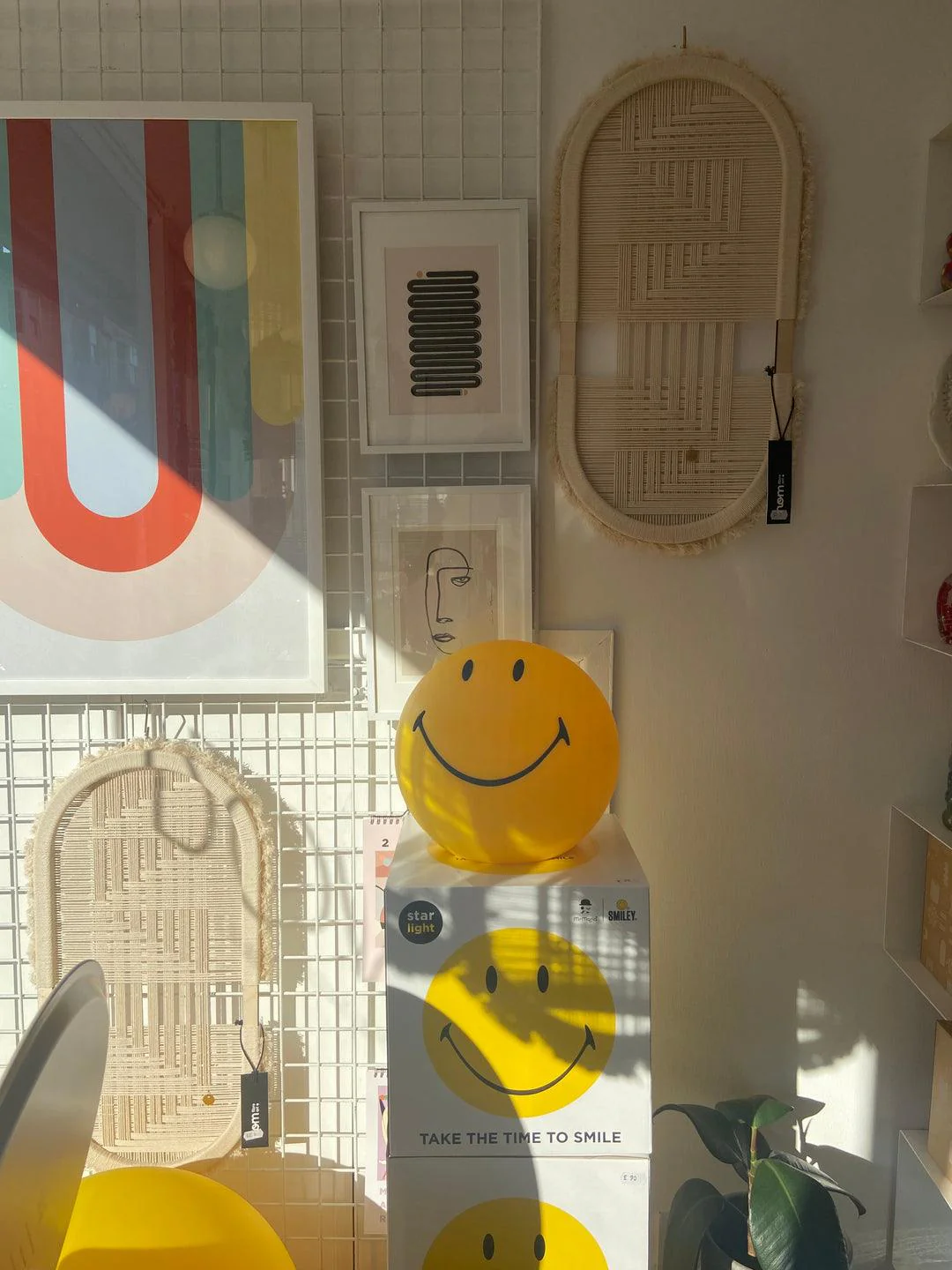Smiling Rechargeable Table Lamp - Image 14