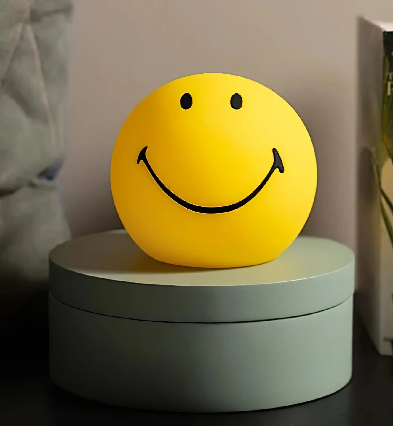 Smiling Rechargeable Table Lamp - Image 16