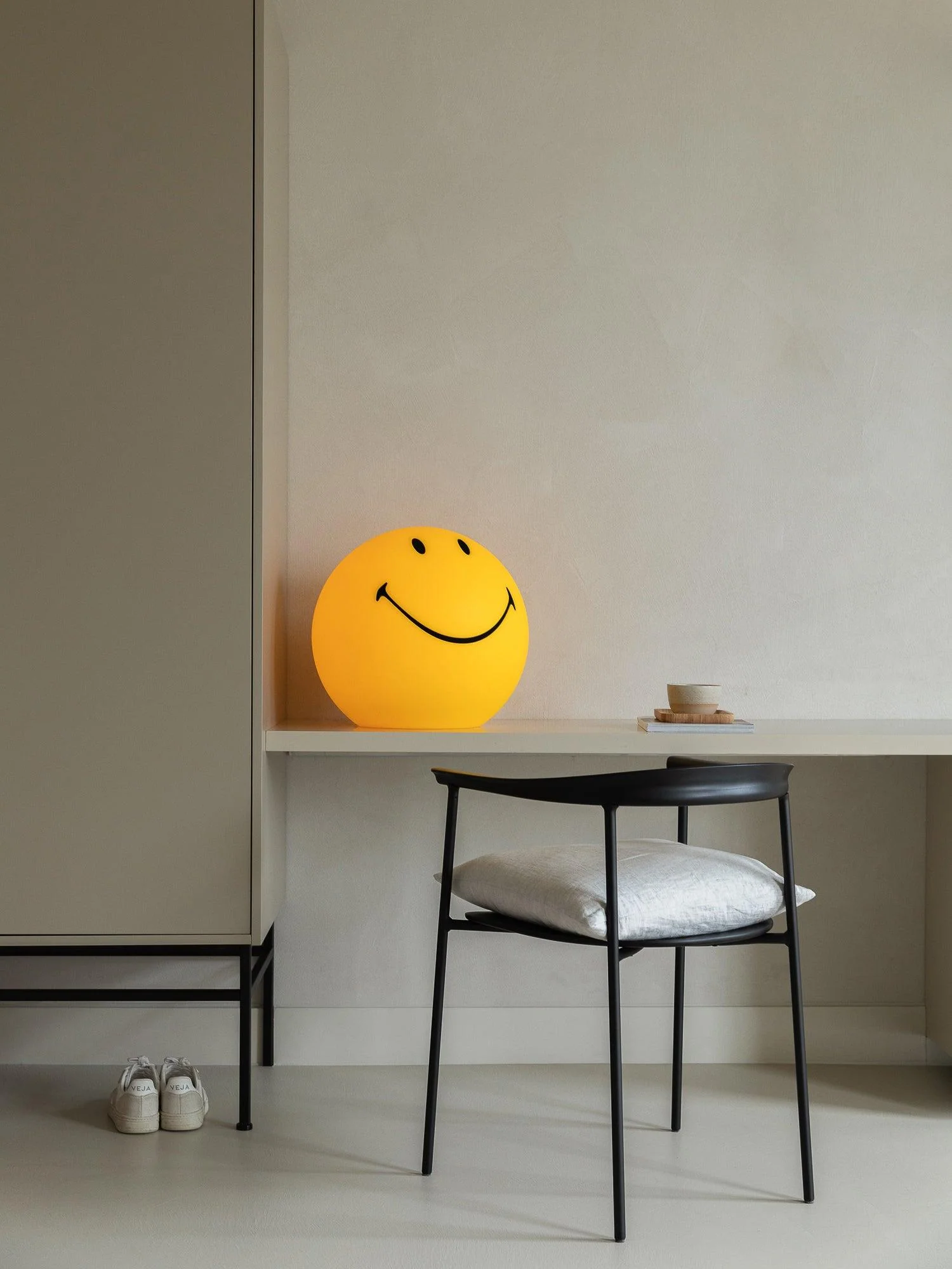Smiling Rechargeable Table Lamp - Image 18