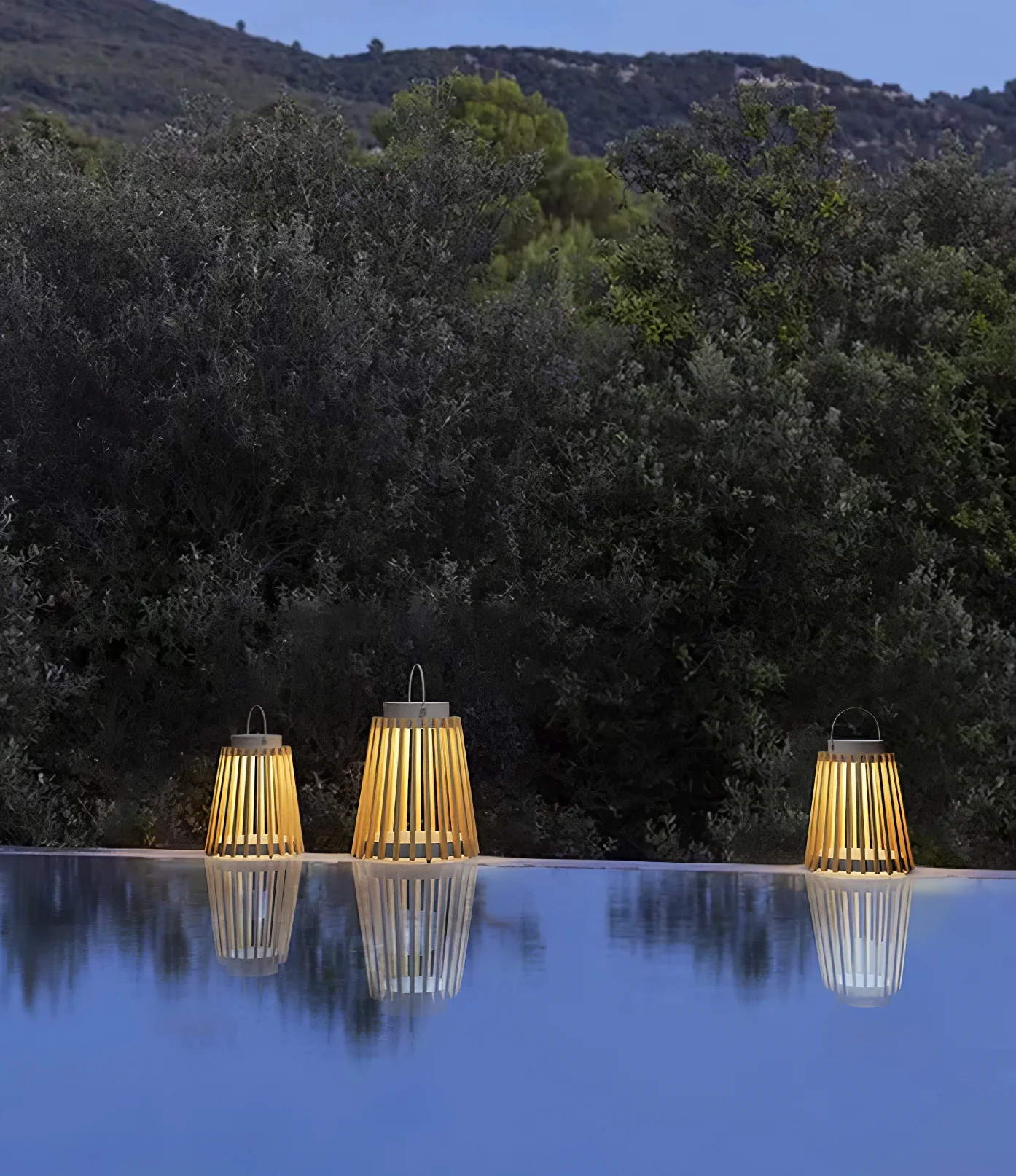 Solene Solar Outdoor Lantern Lamp - Image 3