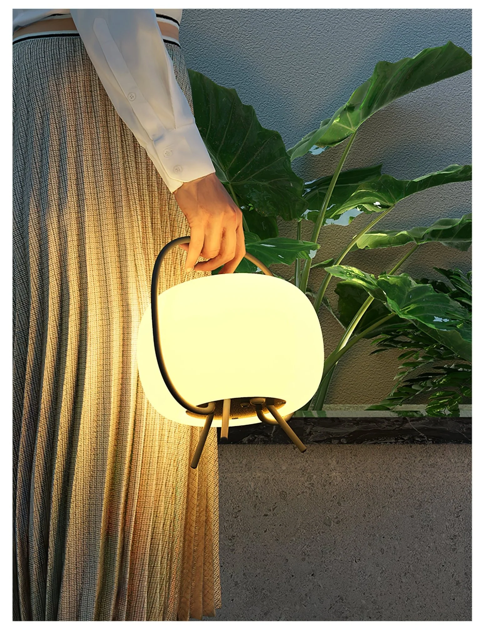 Soluna Pod Lantern Outdoor Lamp - Image 4