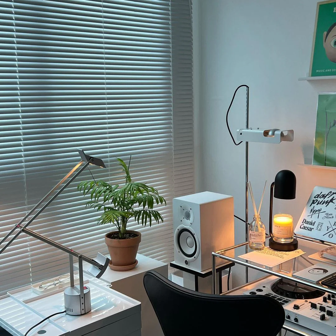 Spider Floor Lamp - Image 12
