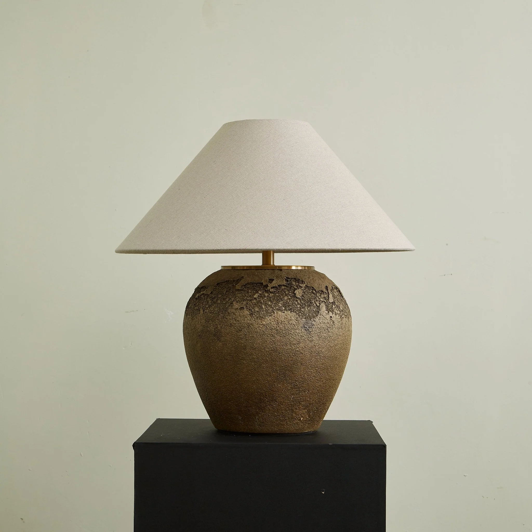 Stoneveil Table Lamp - Image 5