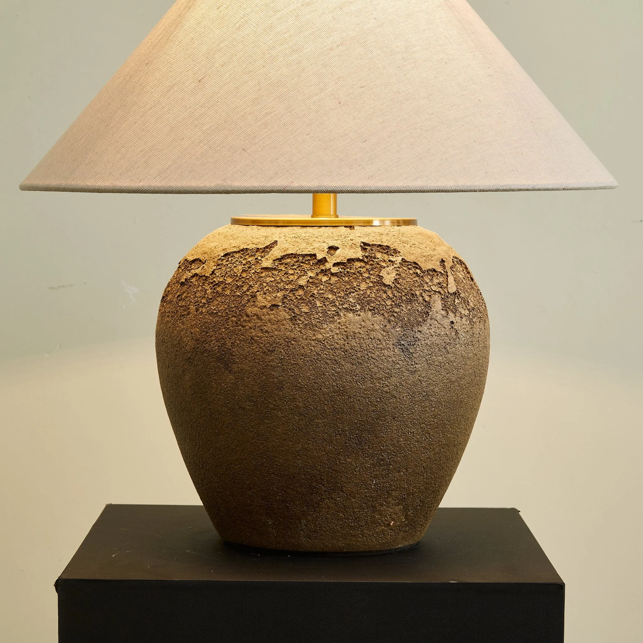 Stoneveil Table Lamp - Image 7