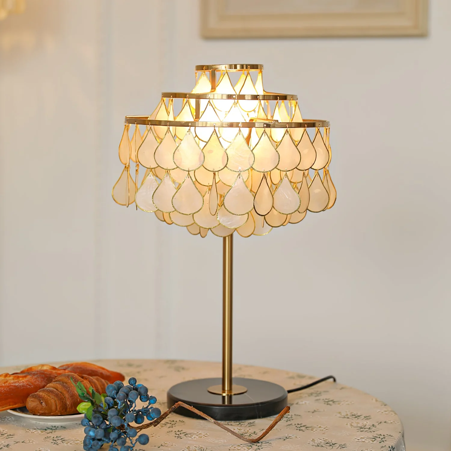 Teardrops Shell Table Lamp - Image 2