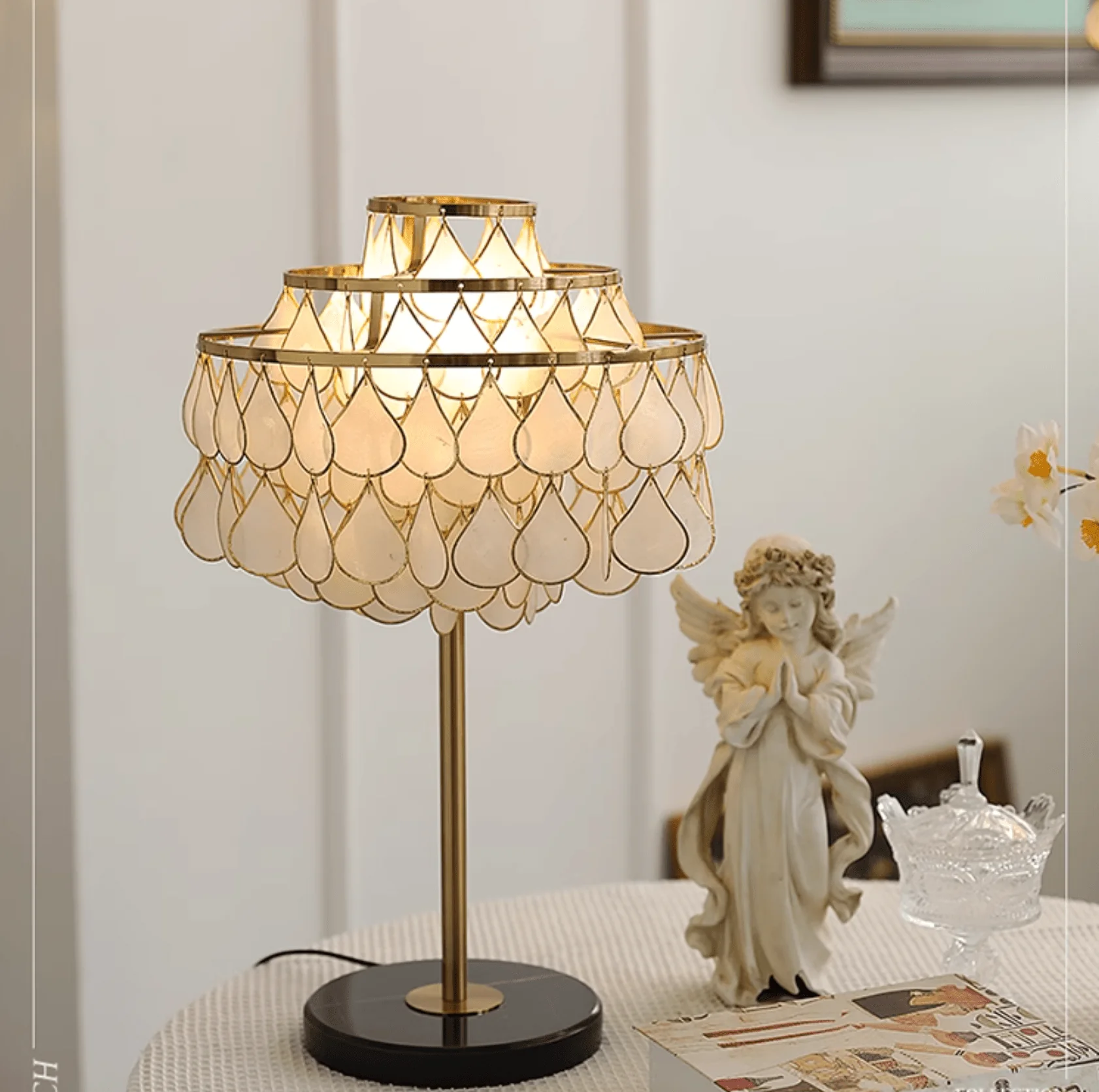 Teardrops Shell Table Lamp - Image 24