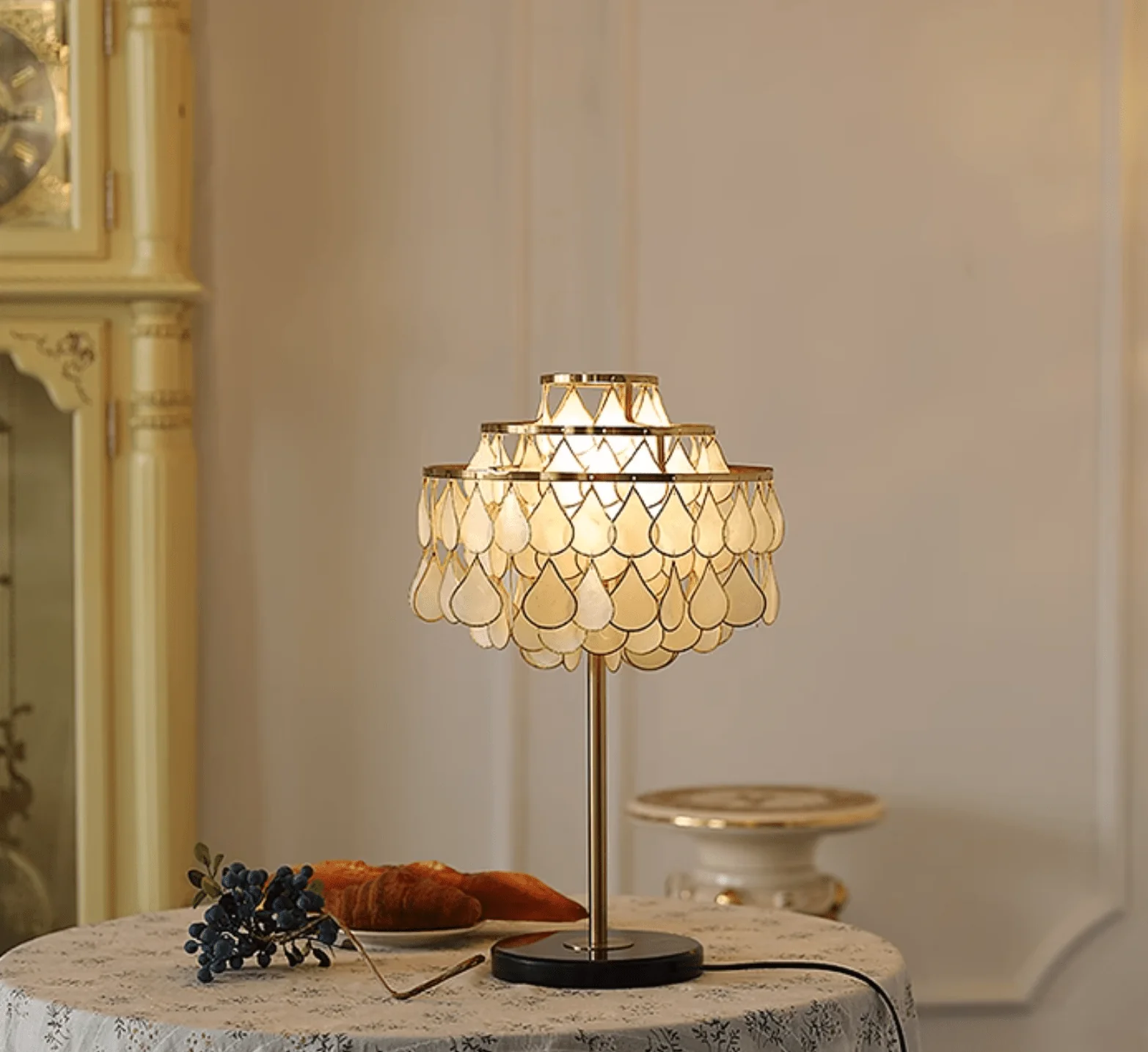 Teardrops Shell Table Lamp - Image 27