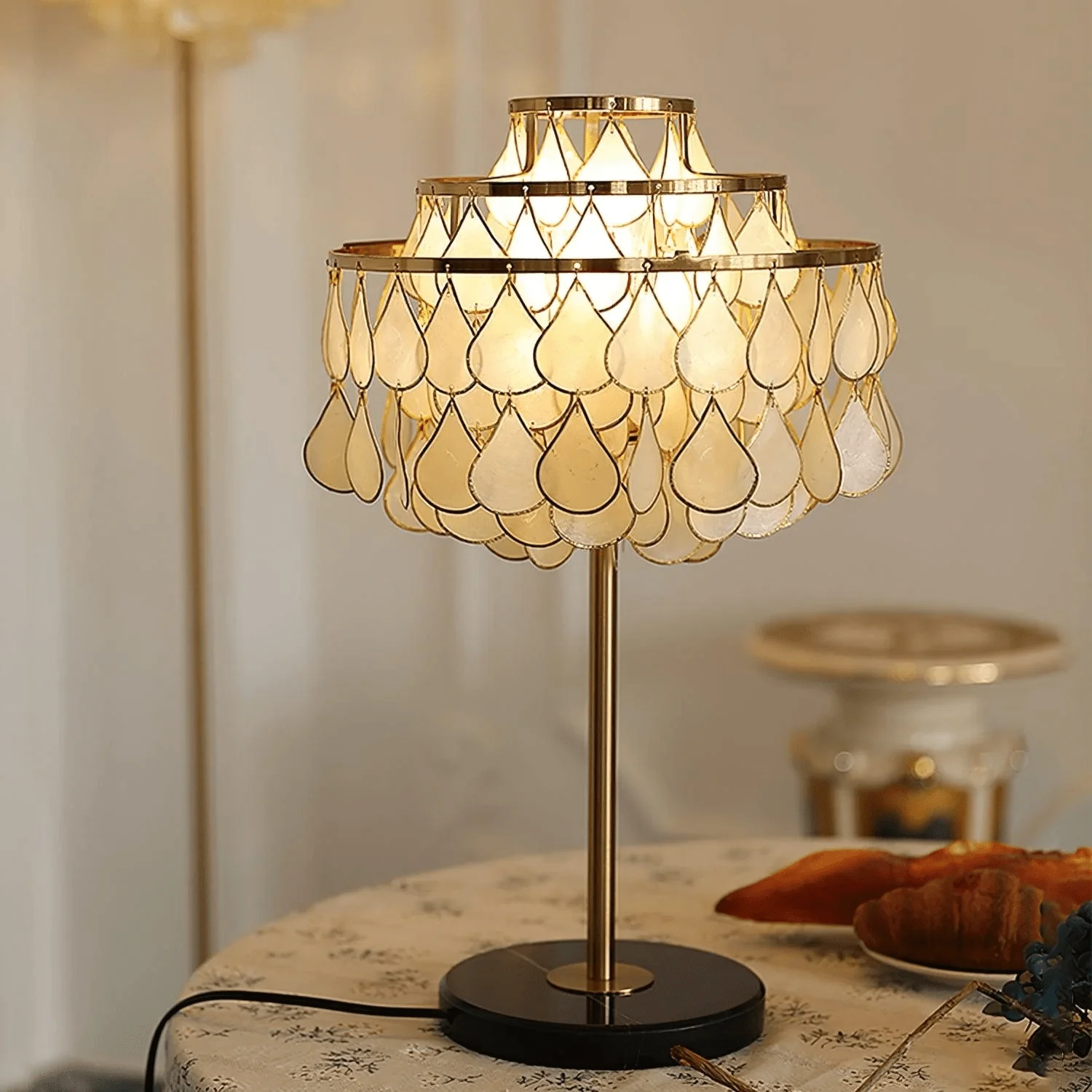 Teardrops Shell Table Lamp - Image 4