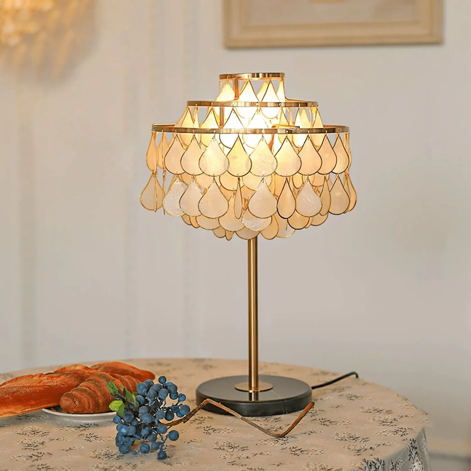 Teardrops Shell Table Lamp - Image 5
