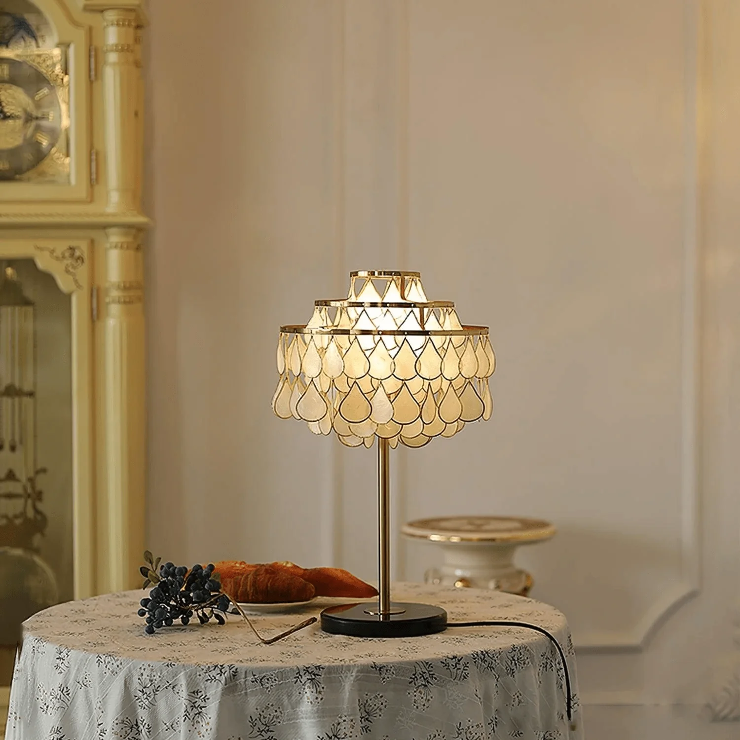 Teardrops Shell Table Lamp - Image 7