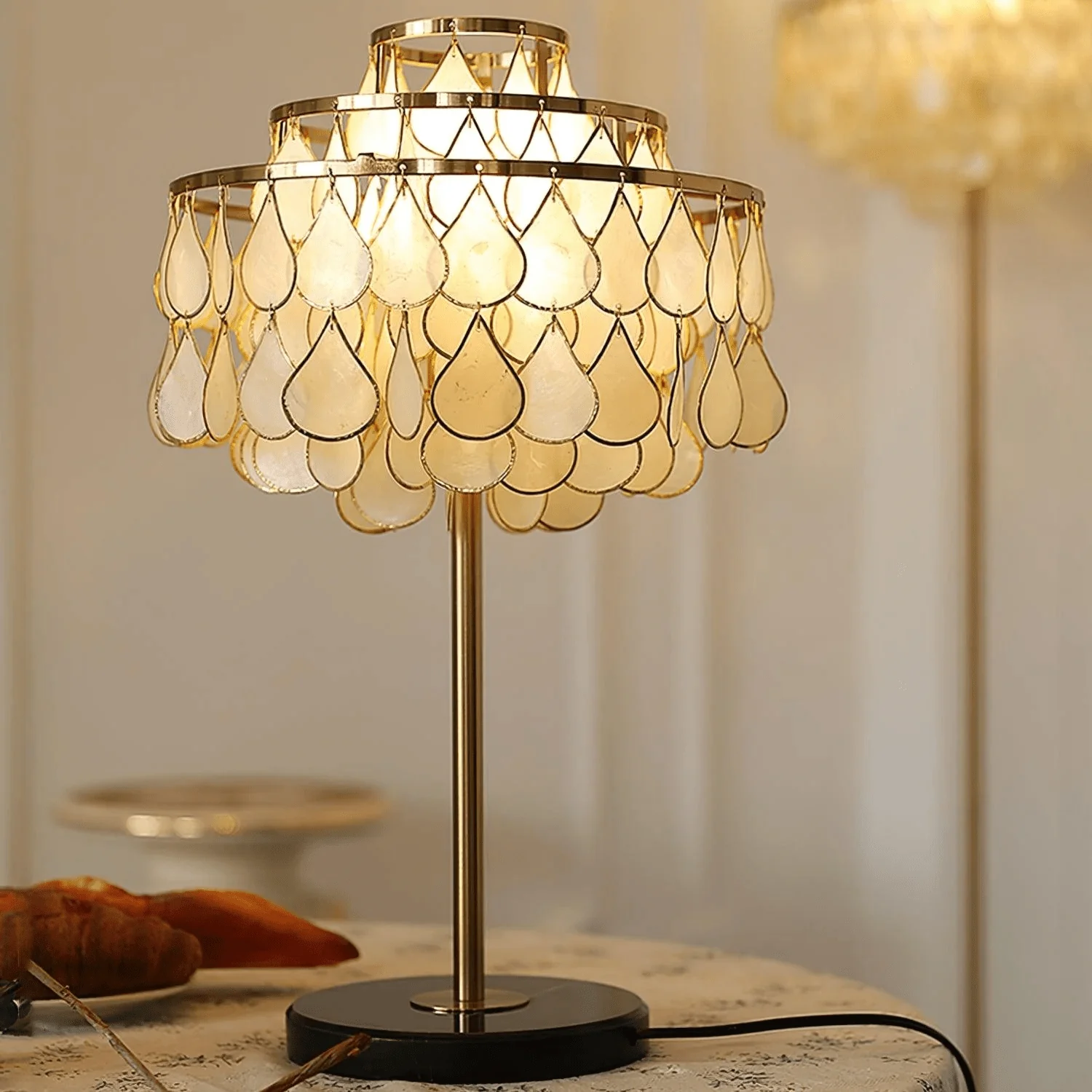 Teardrops Shell Table Lamp - Image 8