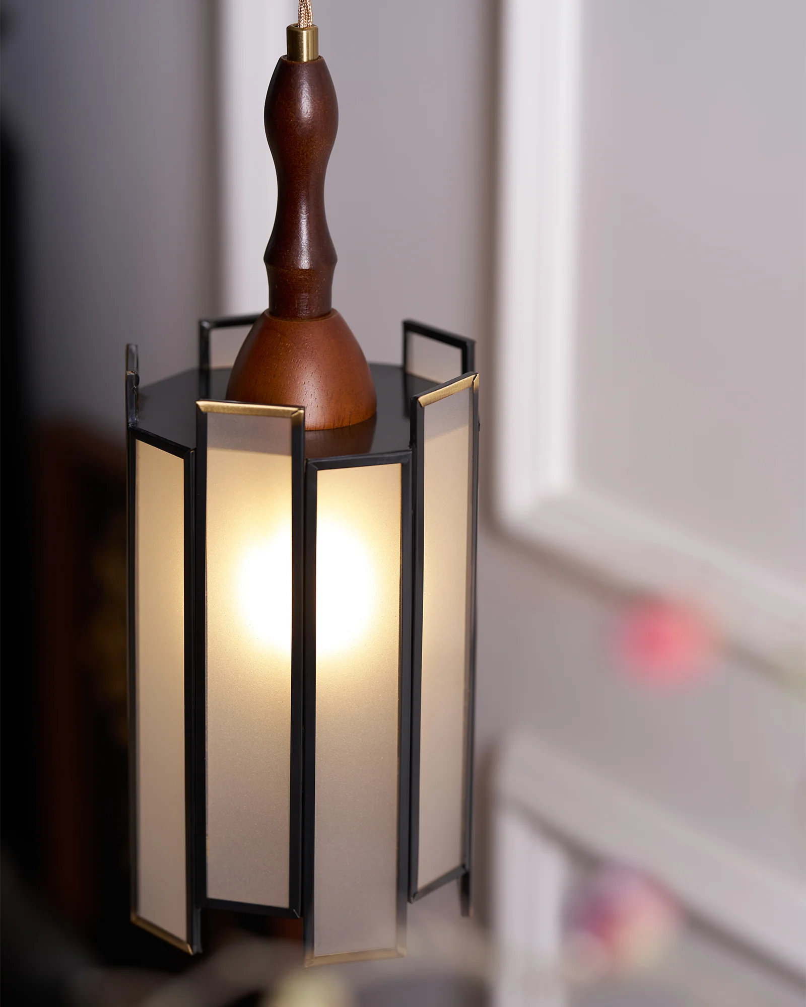Tiffany Stained Glass Pendant Lamp - Image 88