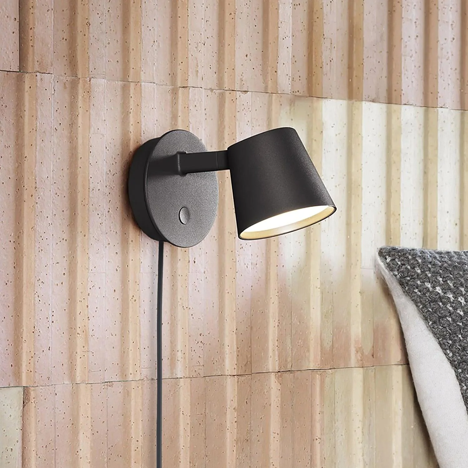 Tip Plug-In Wall Lamp - Image 2