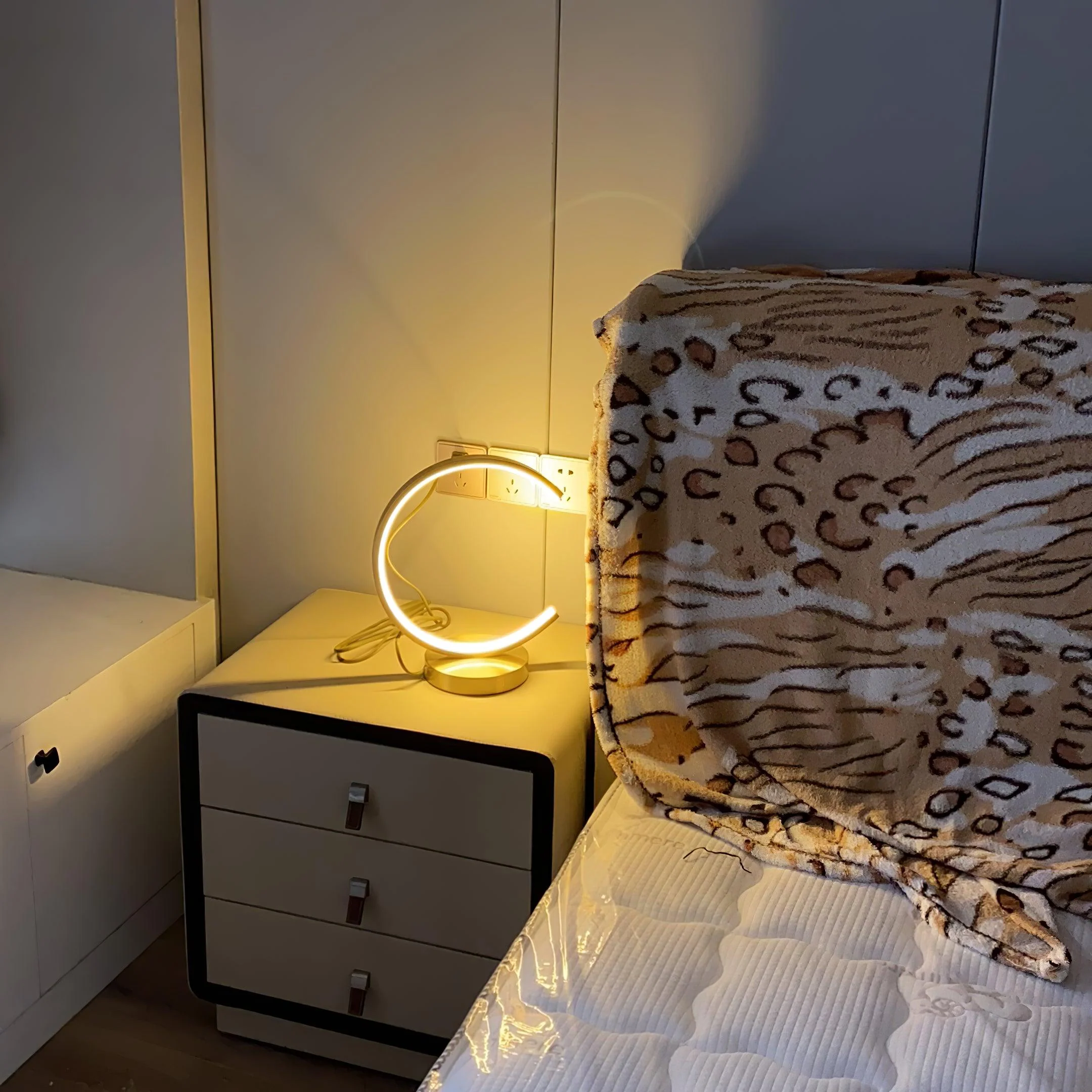 Tivoli Table Lamp - Image 13