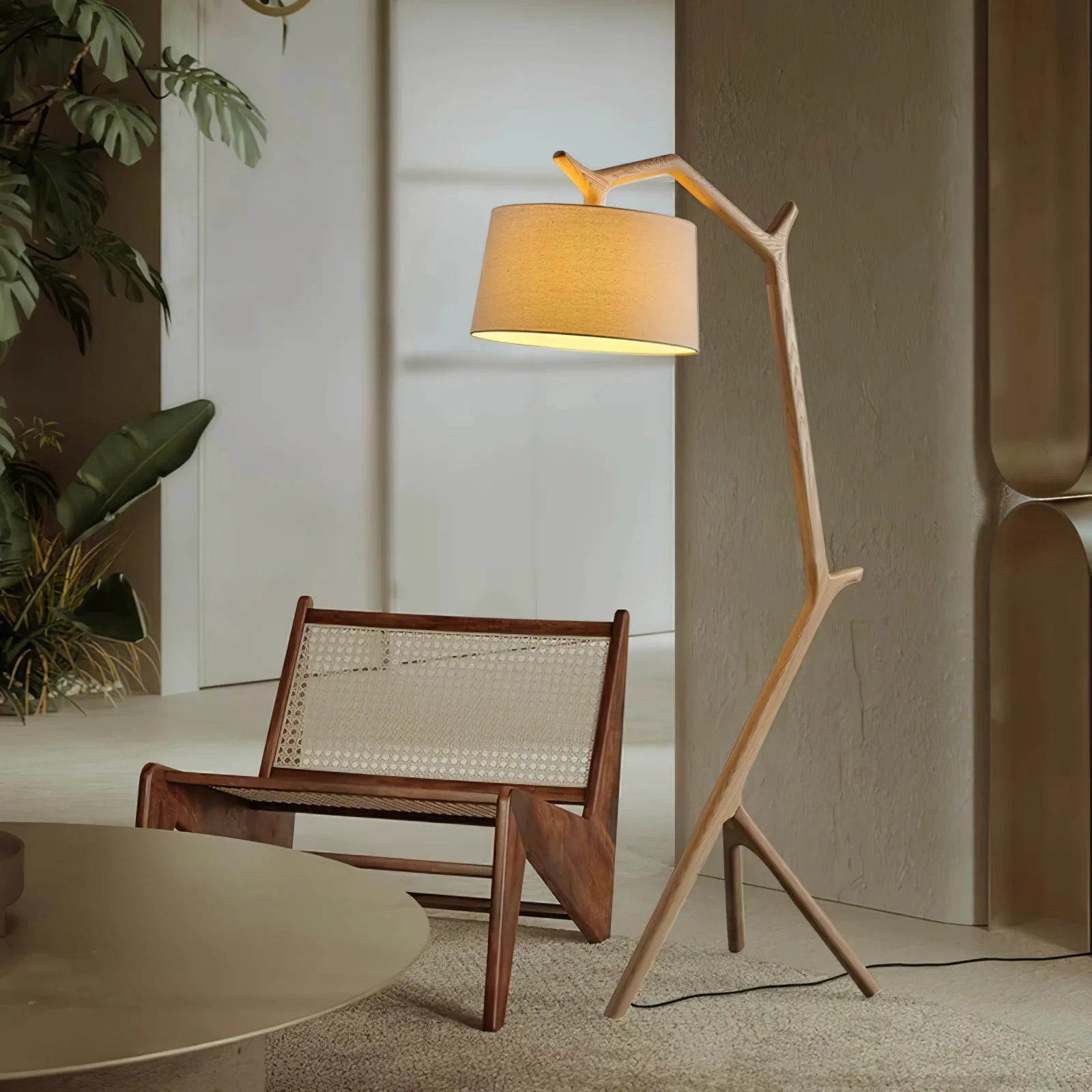 Umahi Floor Lamp - Image 3