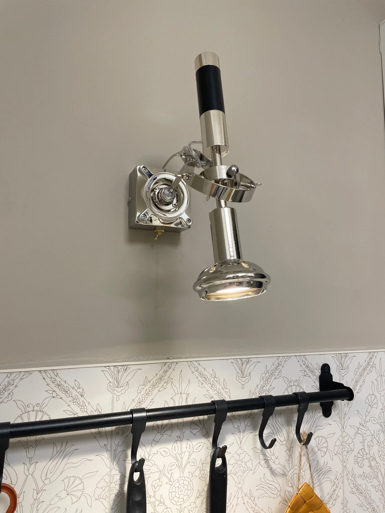 Urban Edge Wall Lamp - Image 10
