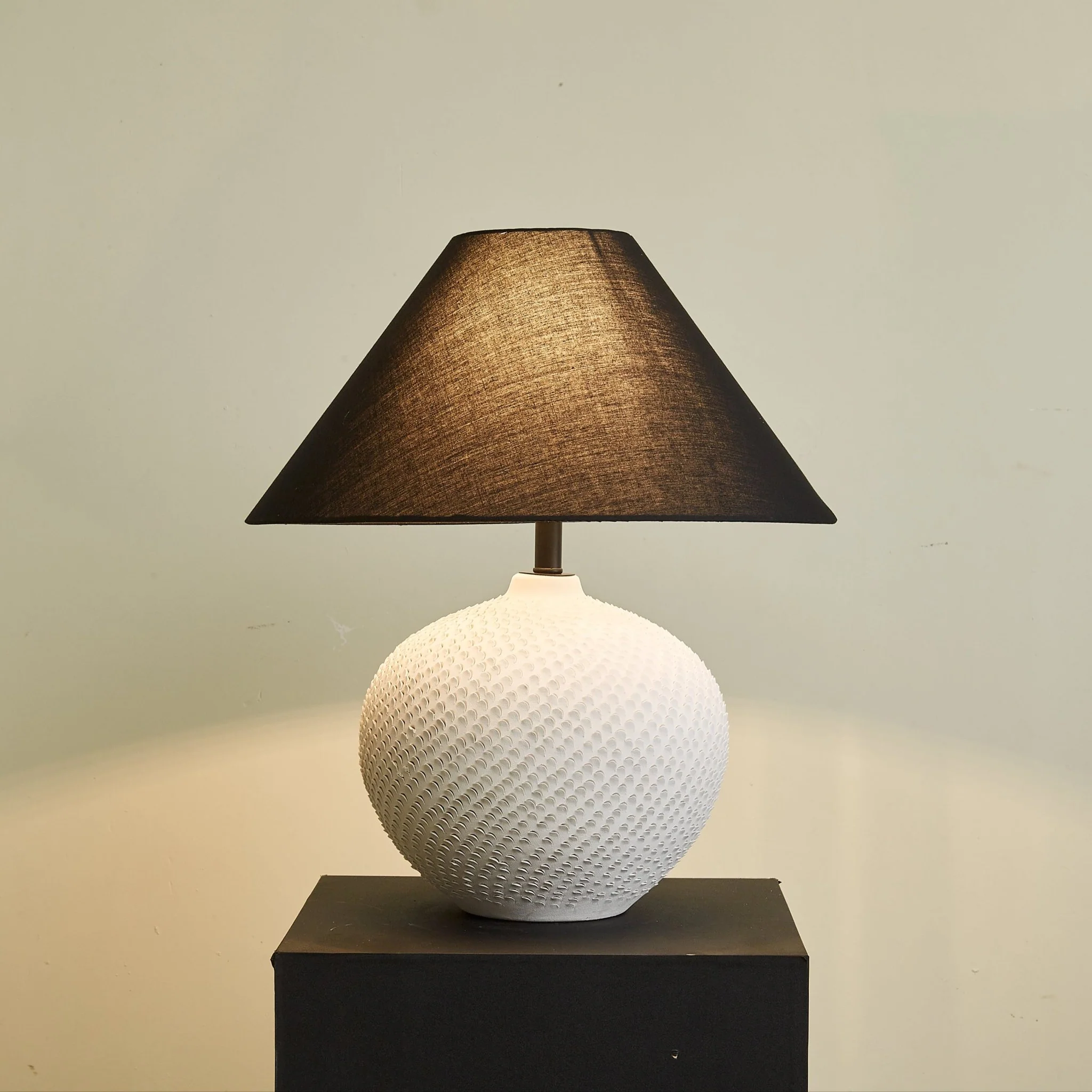 Velvra Table Lamp - Image 2