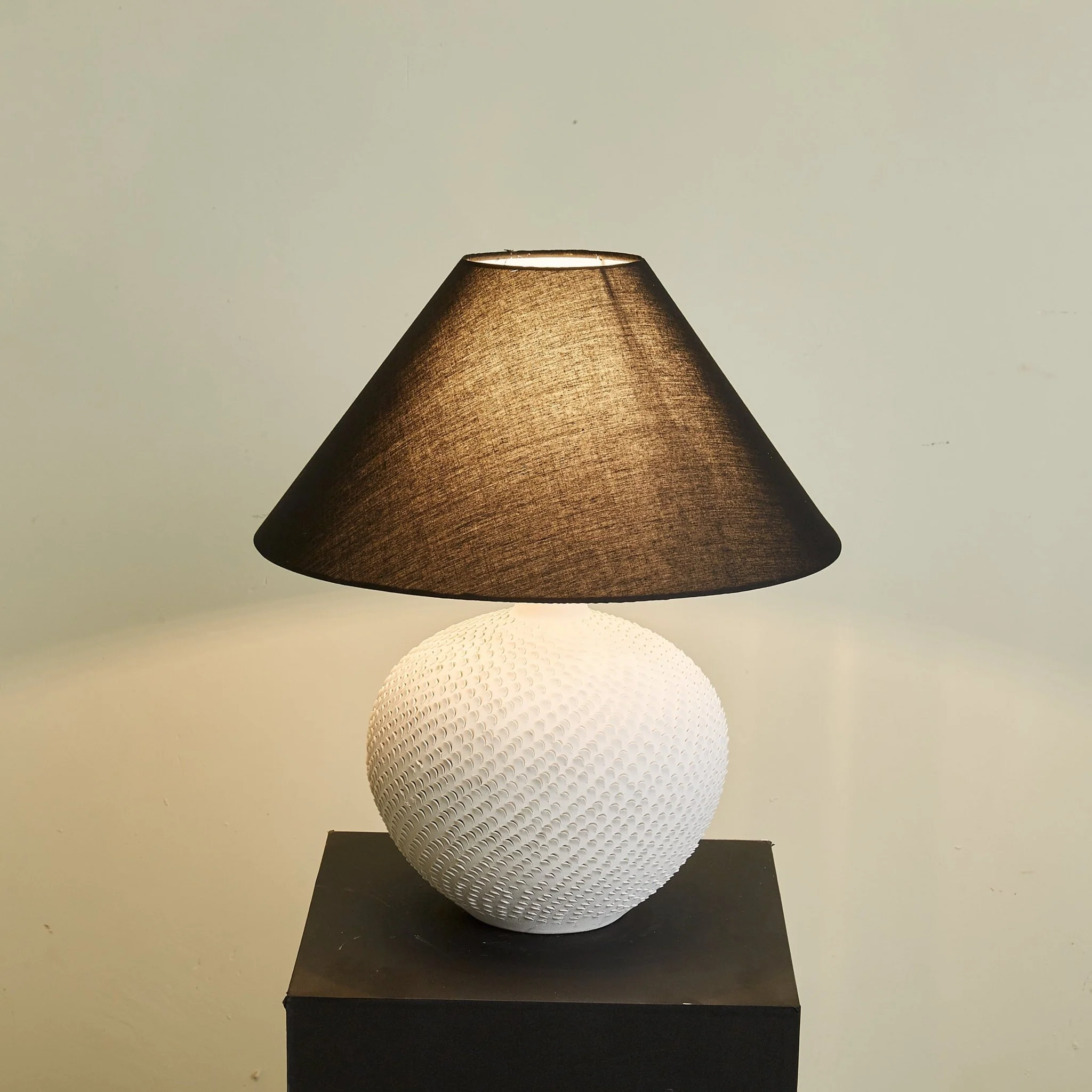 Velvra Table Lamp - Image 8
