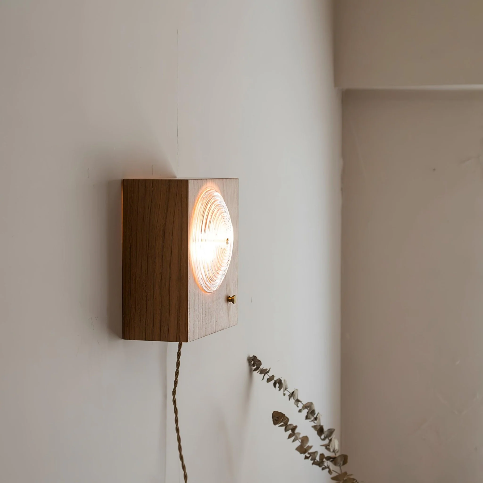 Vintage Camera Wall Lamp - Image 4