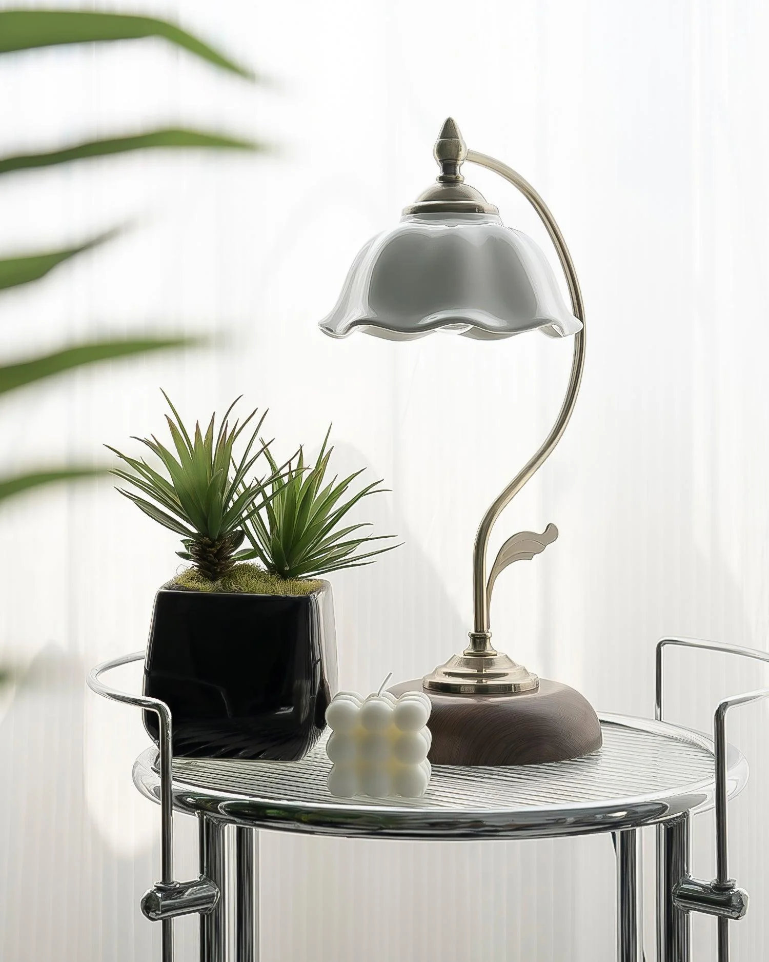 Vintage Laiton Table Lamp - Image 9