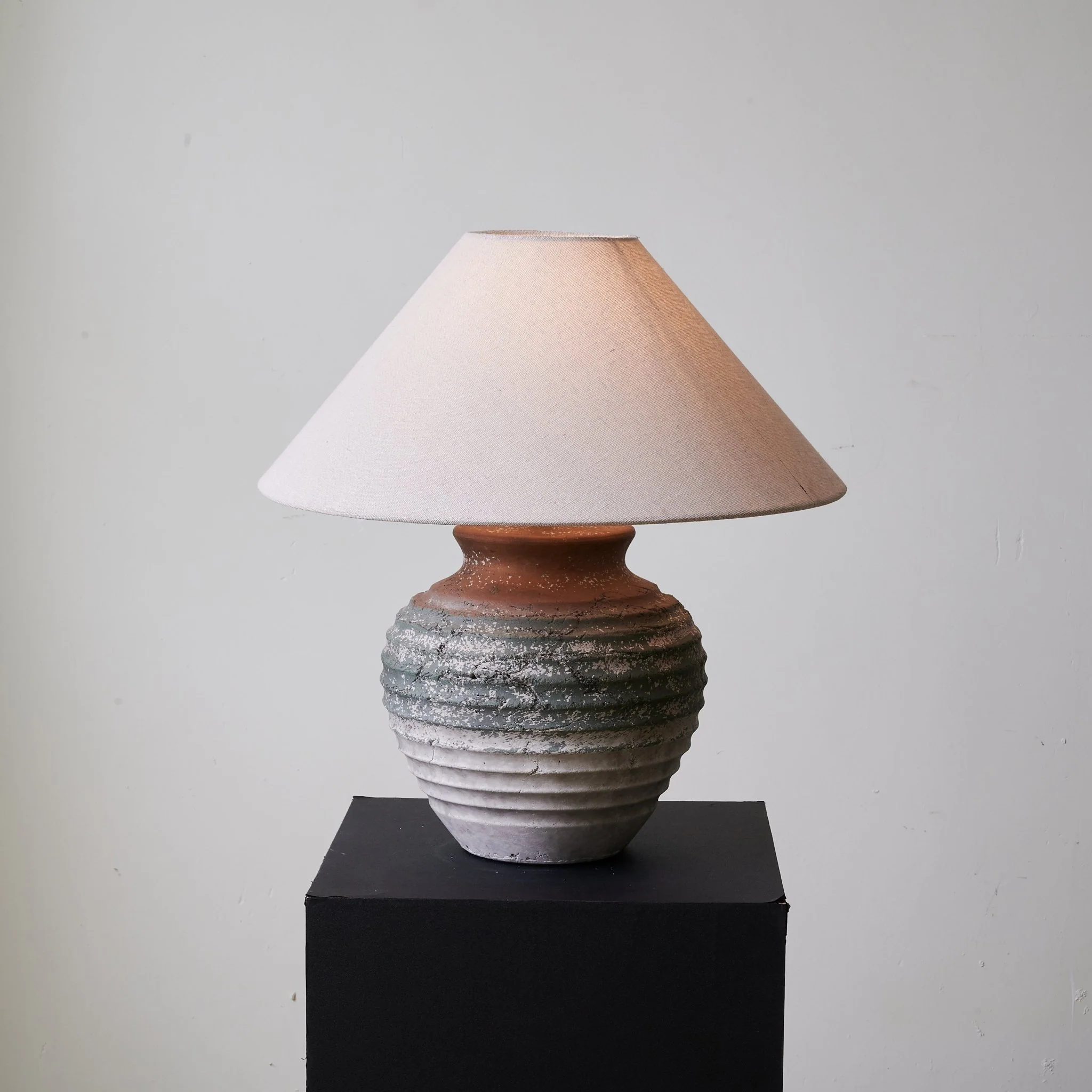Volca Gradient Clay Table Lamp - Image 3