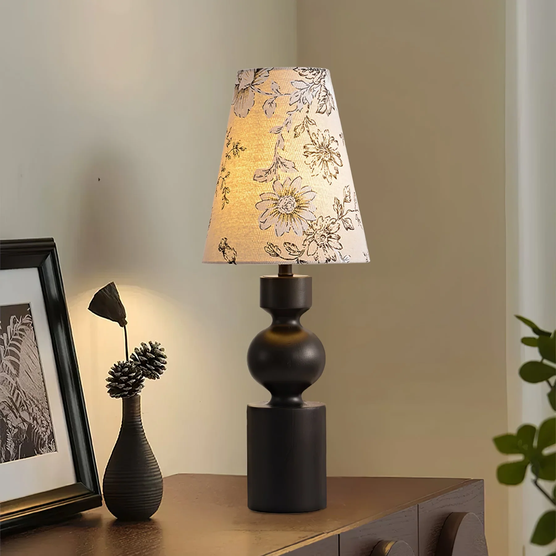 Wooden Flower Pattern Table Lamp - Image 3