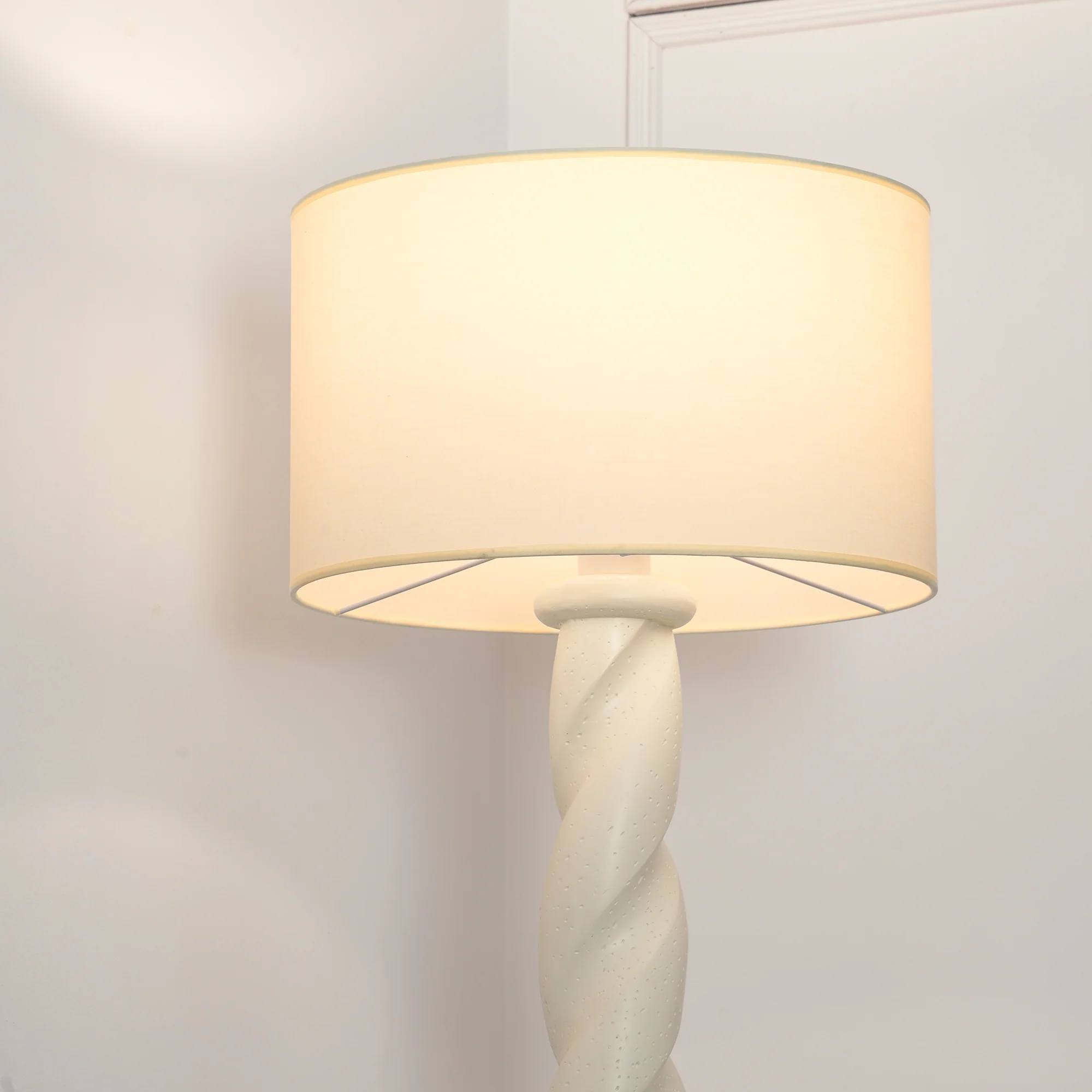 Yisi North Tower Floor Lamp - Image 15